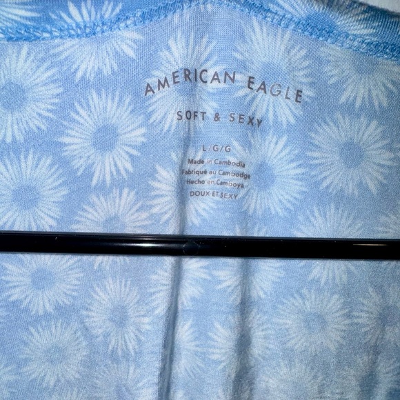 AE Soft & Sexy Floral V-Neck Top - Picture 2 of 3